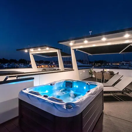 Houseboat With Sea View And Whirlpool