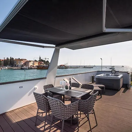 Houseboat With Sea View And Whirlpool 3*