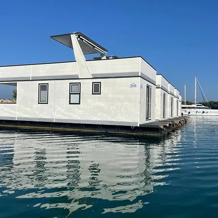 Botel Houseboat With Sea View And Whirlpool