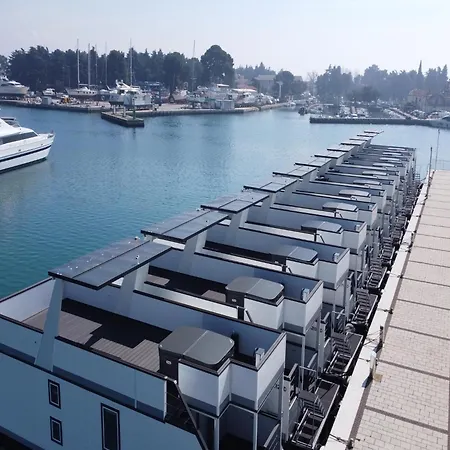 Botel Houseboat With Sea View And Whirlpool 3*
