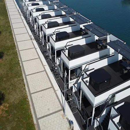 Houseboat With Sea View And Whirlpool 3*